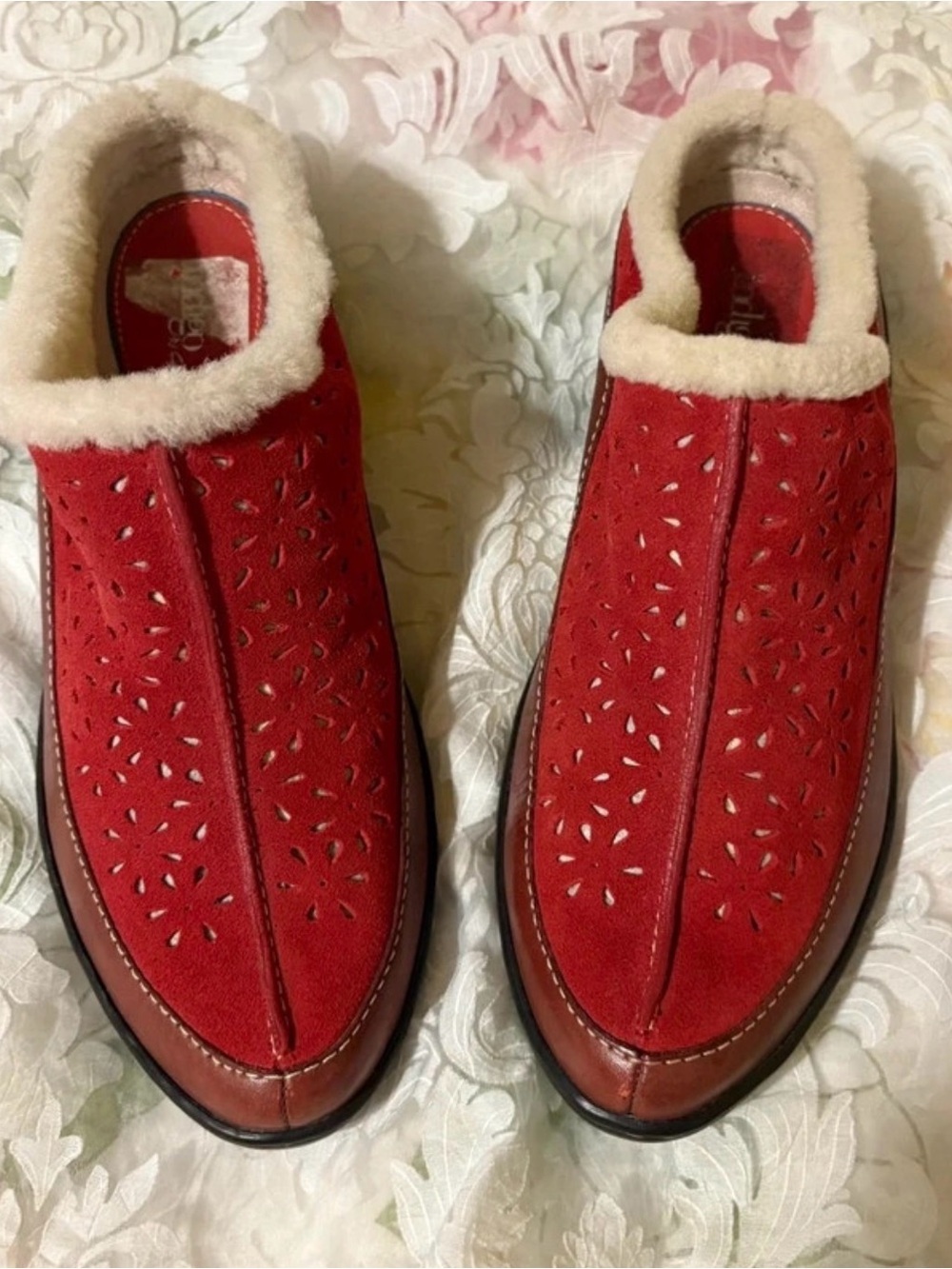 Indigo by Clarks Red Floral Cutout Fur Trim Clog Mules Size 9